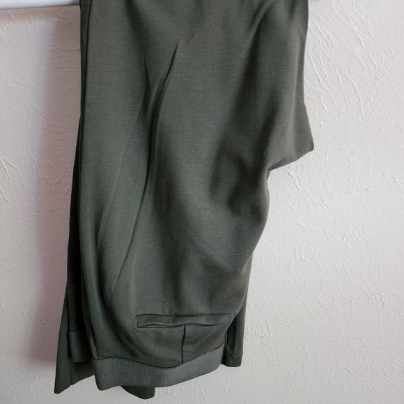 Uniqlo Slim Pointe Pant in Army Green - Picture 1 of 5